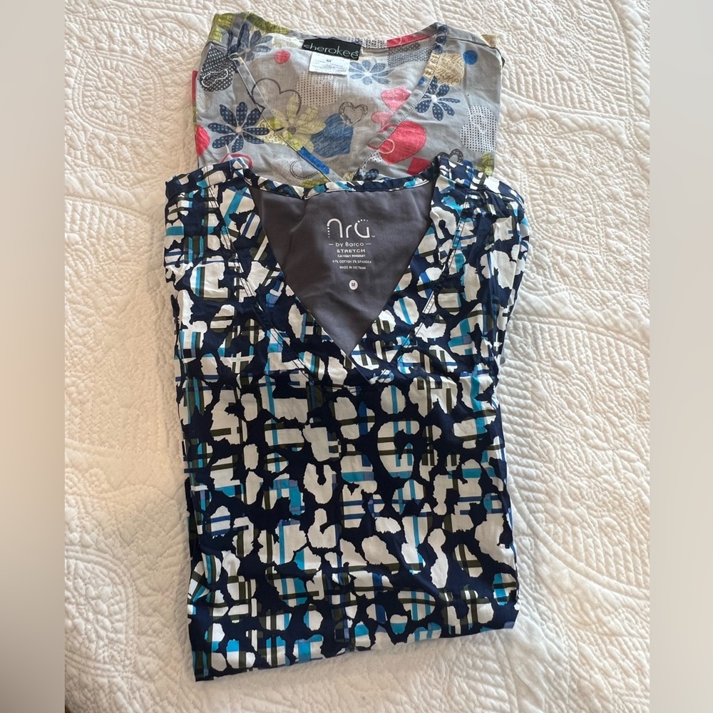 Ladies’ Scrub Tops Lot of 2 SIZE MEDIUM Like New.